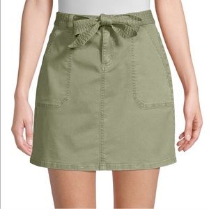 Vineyard Vines | Khaki Skirt